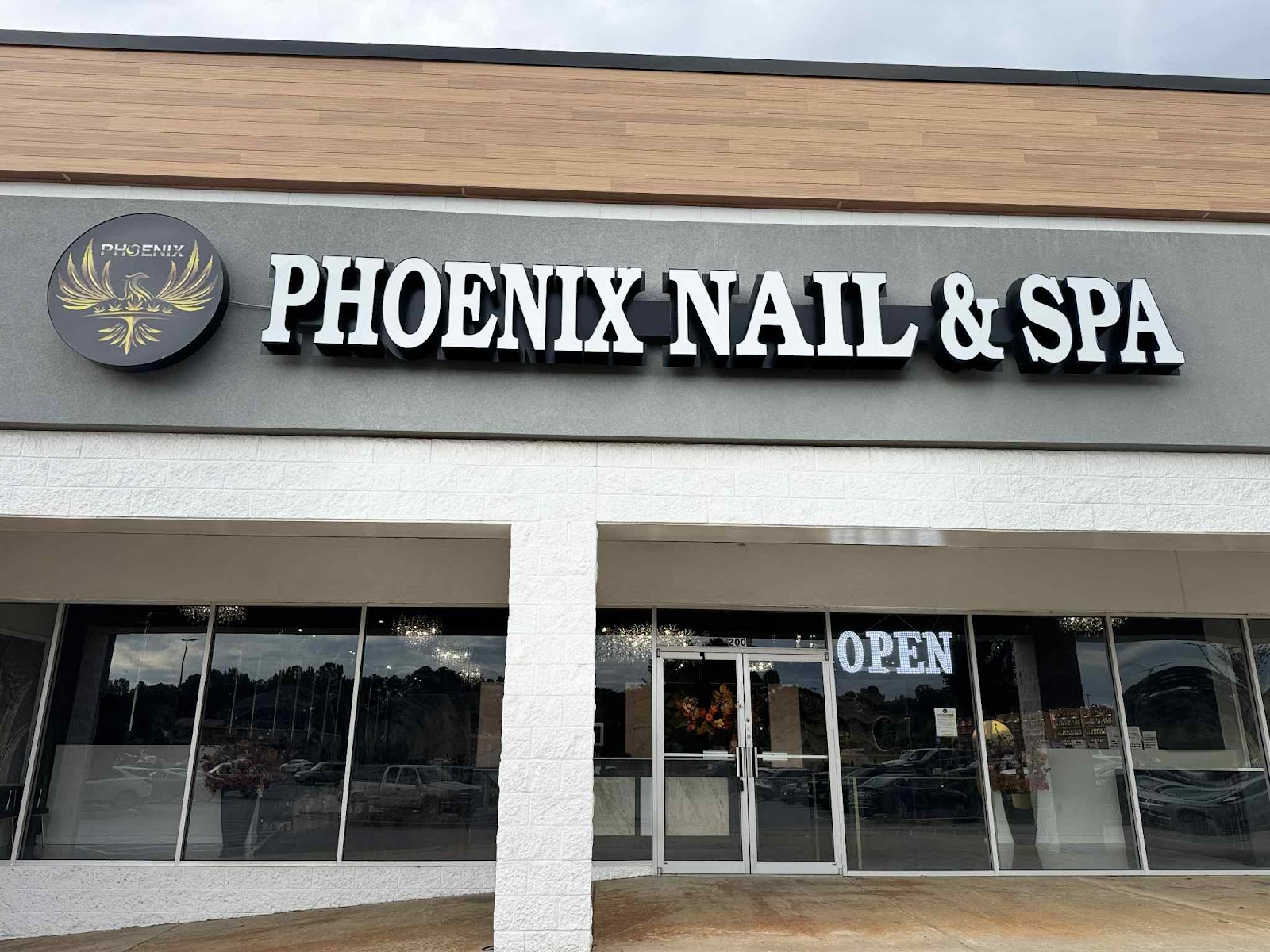 Phoenix Nails & Spa Austell nail photo 2